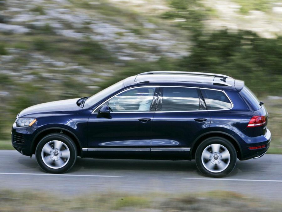  Volkswagen Touareg Hybrid 2010 года  (US) (фото 4 из 11)